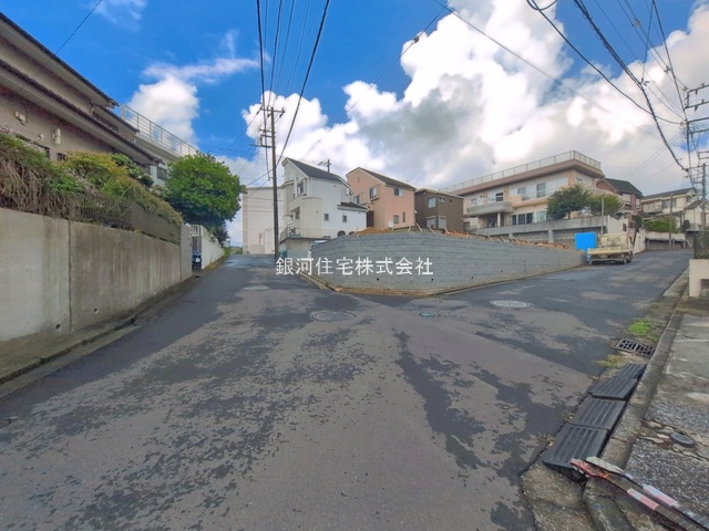 G00396302 神奈川県横浜市金沢区富岡西１丁目 新築一戸建て 6580万円 土地面積183.16m² (約55.40坪) 建物面積105.99m² (約32.06坪) 間取り４ＬＤＫ 築年月2026年11月【外観6】