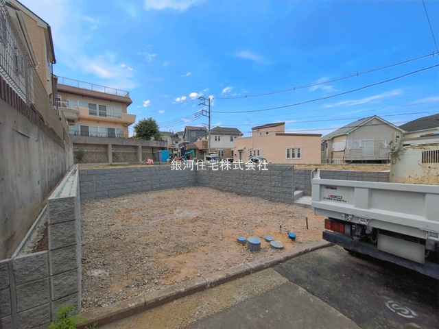 G00396302 神奈川県横浜市金沢区富岡西１丁目 新築一戸建て 6580万円 土地面積183.16m² (約55.40坪) 建物面積105.99m² (約32.06坪) 間取り４ＬＤＫ 築年月2026年11月【外観8】