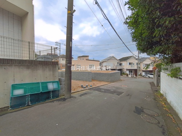 G00396302 神奈川県横浜市金沢区富岡西１丁目 新築一戸建て 6580万円 土地面積183.16m² (約55.40坪) 建物面積105.99m² (約32.06坪) 間取り４ＬＤＫ 築年月2026年11月【外観13】