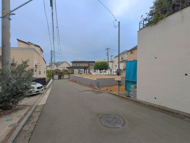 G00396302 神奈川県横浜市金沢区富岡西１丁目 新築一戸建て 6580万円 土地面積183.16m² (約55.40坪) 建物面積105.99m² (約32.06坪) 間取り４ＬＤＫ 築年月2026年11月【外観14】