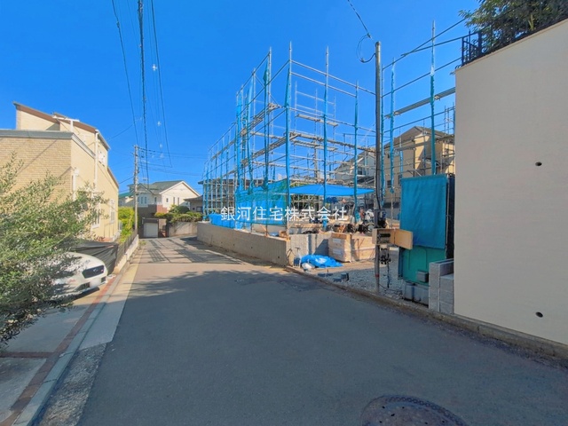 G00396303 神奈川県横浜市金沢区富岡西１丁目 新築一戸建て 6380万円 土地面積150.20m² (約45.43坪) 建物面積115.92m² (約35.06坪) 間取り４ＬＤＫ 築年月2026年11月【外観3】