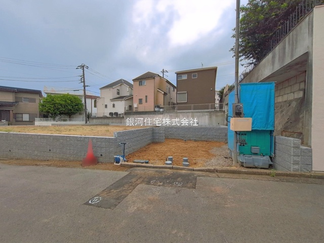 G00396303 神奈川県横浜市金沢区富岡西１丁目 新築一戸建て 6380万円 土地面積150.20m² (約45.43坪) 建物面積115.92m² (約35.06坪) 間取り４ＬＤＫ 築年月2026年11月【外観7】