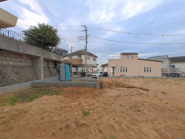 G00396303 神奈川県横浜市金沢区富岡西１丁目 新築一戸建て 6380万円 土地面積150.20m² (約45.43坪) 建物面積115.92m² (約35.06坪) 間取り４ＬＤＫ 築年月2026年11月【外観8】
