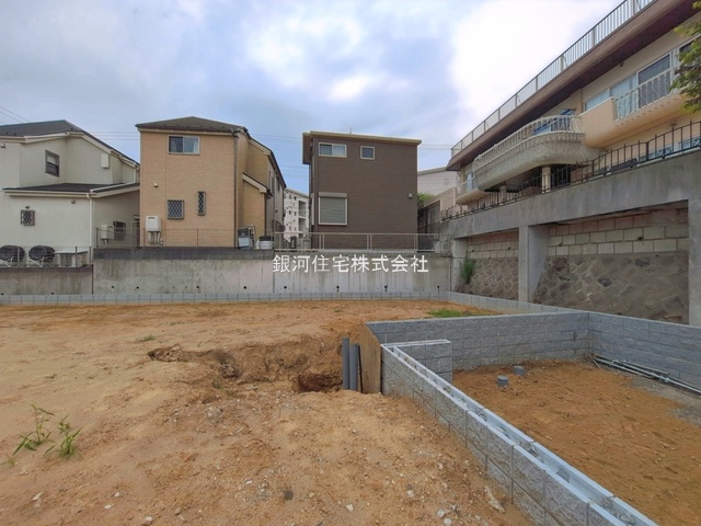 G00396303 神奈川県横浜市金沢区富岡西１丁目 新築一戸建て 6380万円 土地面積150.20m² (約45.43坪) 建物面積115.92m² (約35.06坪) 間取り４ＬＤＫ 築年月2026年11月【外観16】