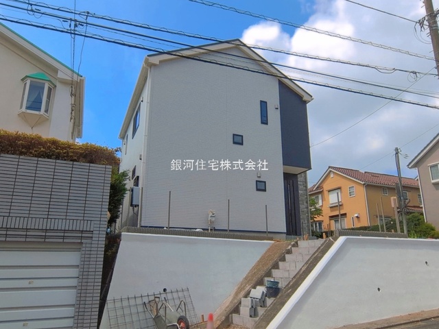 G00396433 東京都町田市三輪緑山２丁目 新築一戸建て 5790万円 土地面積193.38m² (約58.49坪) 建物面積108.47m² (約32.81坪) 間取り４ＬＤＫ 築年月2026年08月(築１年以内)【外観10】