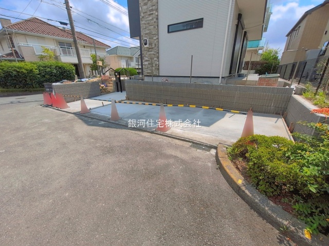 G00396433 東京都町田市三輪緑山２丁目 新築一戸建て 5790万円 土地面積193.38m² (約58.49坪) 建物面積108.47m² (約32.81坪) 間取り４ＬＤＫ 築年月2026年08月(築１年以内)【外観13】
