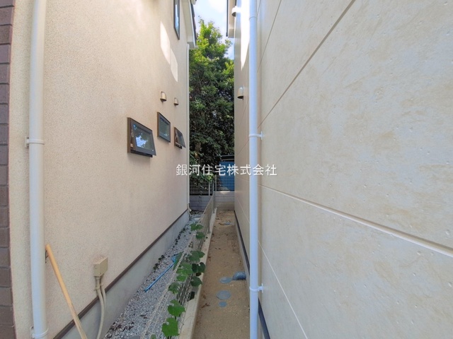 G00396509 東京都小金井市東町１丁目 新築一戸建て 9599万円 土地面積143.76m² (約43.48坪) 建物面積111.99m² (約33.87坪) 間取り４ＬＤＫ 築年月2026年08月(築１年以内)【外観4】