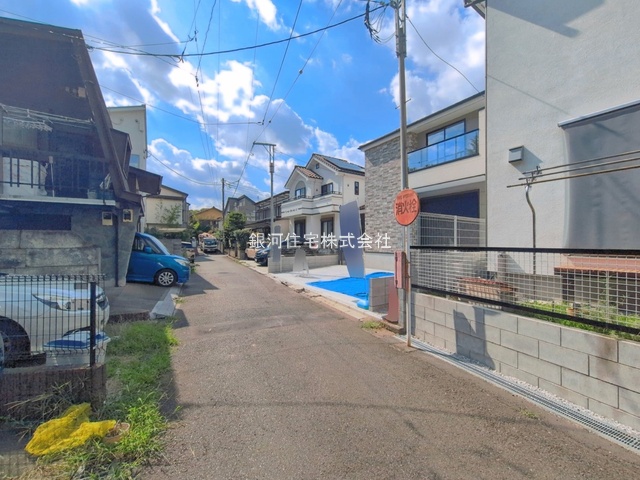 G00396509 東京都小金井市東町１丁目 新築一戸建て 9599万円 土地面積143.76m² (約43.48坪) 建物面積111.99m² (約33.87坪) 間取り４ＬＤＫ 築年月2026年08月(築１年以内)【外観8】