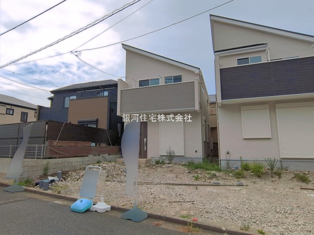 G00397195 神奈川県横須賀市公郷町６丁目 新築一戸建て 3480万円 土地面積102.76m² (約31.08坪) 建物面積81.98m² (約24.79坪) 間取り３ＬＤＫ 築年月2026年06月(築１年以内)【外観2】