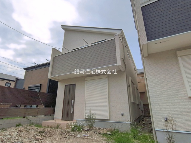 G00397195 神奈川県横須賀市公郷町６丁目 新築一戸建て 3480万円 土地面積102.76m² (約31.08坪) 建物面積81.98m² (約24.79坪) 間取り３ＬＤＫ 築年月2026年06月(築１年以内)【外観9】