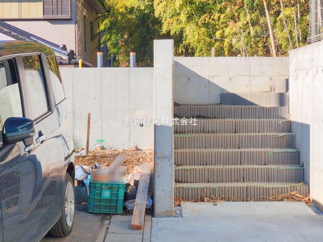 G00397395 千葉県松戸市根木内 新築一戸建て 4480万円 土地面積130.95m² (約39.61坪) 建物面積108.47m² (約32.81坪) 間取り３ＬＤＫ 築年月2025年12月(築１年以内)【外観4】