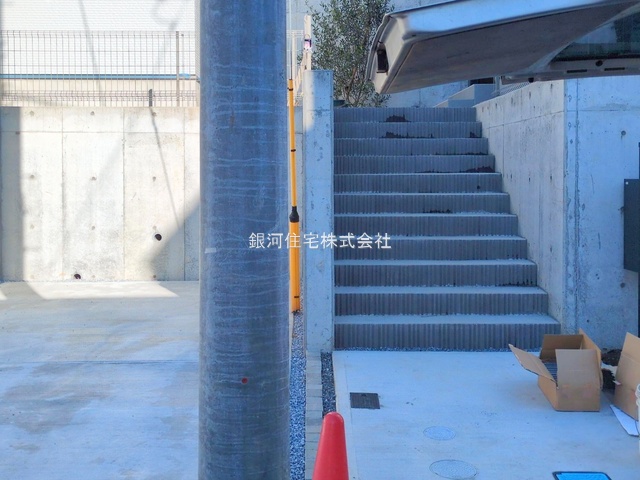 G00397395 千葉県松戸市根木内 新築一戸建て 4480万円 土地面積130.95m² (約39.61坪) 建物面積108.47m² (約32.81坪) 間取り３ＬＤＫ 築年月2025年12月(築１年以内)【外観5】