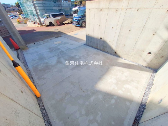 G00397395 千葉県松戸市根木内 新築一戸建て 4480万円 土地面積130.95m² (約39.61坪) 建物面積108.47m² (約32.81坪) 間取り３ＬＤＫ 築年月2025年12月(築１年以内)【外観11】