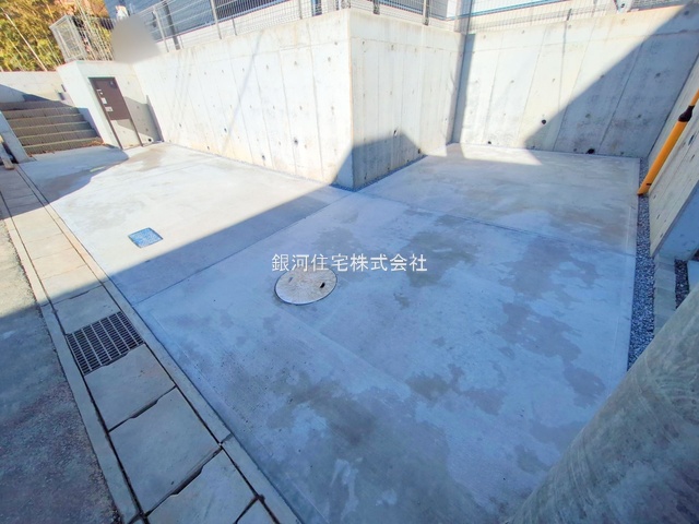 G00397395 千葉県松戸市根木内 新築一戸建て 4480万円 土地面積130.95m² (約39.61坪) 建物面積108.47m² (約32.81坪) 間取り３ＬＤＫ 築年月2025年12月(築１年以内)【外観12】