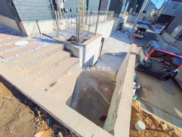 G00397395 千葉県松戸市根木内 新築一戸建て 4480万円 土地面積130.95m² (約39.61坪) 建物面積108.47m² (約32.81坪) 間取り３ＬＤＫ 築年月2025年12月(築１年以内)【外観14】