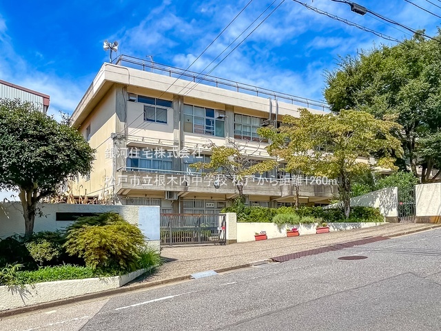 G00397395 千葉県松戸市根木内 新築一戸建て 4480万円 土地面積130.95m² (約39.61坪) 建物面積108.47m² (約32.81坪) 間取り３ＬＤＫ 築年月2025年12月(築１年以内)【周辺環境】松戸市立根木内中学校
