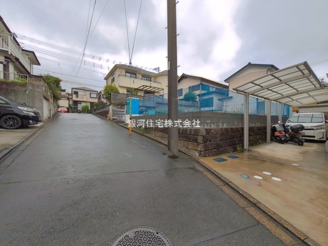 G00397409 神奈川県横浜市金沢区釜利谷西３丁目 新築一戸建て 5980万円 土地面積181.02m² (約54.75坪) 建物面積106.92m² (約32.34坪) 間取り４ＬＤＫ 築年月2027年02月【外観3】