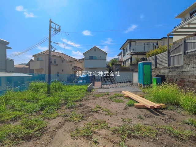 G00397409 神奈川県横浜市金沢区釜利谷西３丁目 新築一戸建て 5980万円 土地面積181.02m² (約54.75坪) 建物面積106.92m² (約32.34坪) 間取り４ＬＤＫ 築年月2027年02月【外観5】
