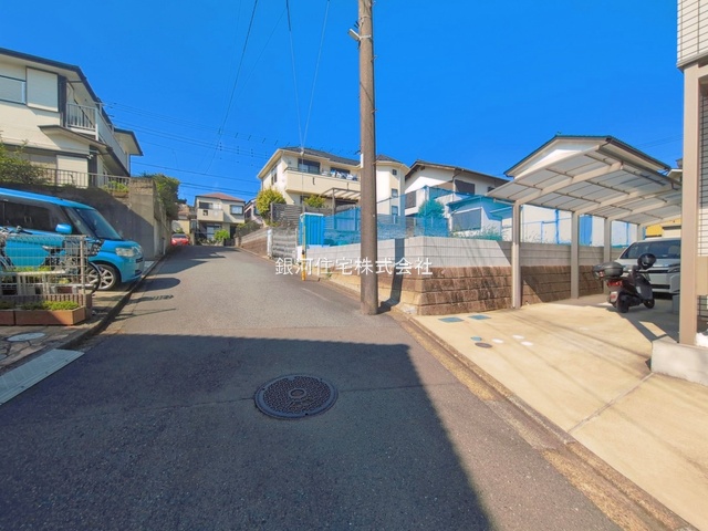 G00397409 神奈川県横浜市金沢区釜利谷西３丁目 新築一戸建て 5980万円 土地面積181.02m² (約54.75坪) 建物面積106.92m² (約32.34坪) 間取り４ＬＤＫ 築年月2027年02月【外観6】