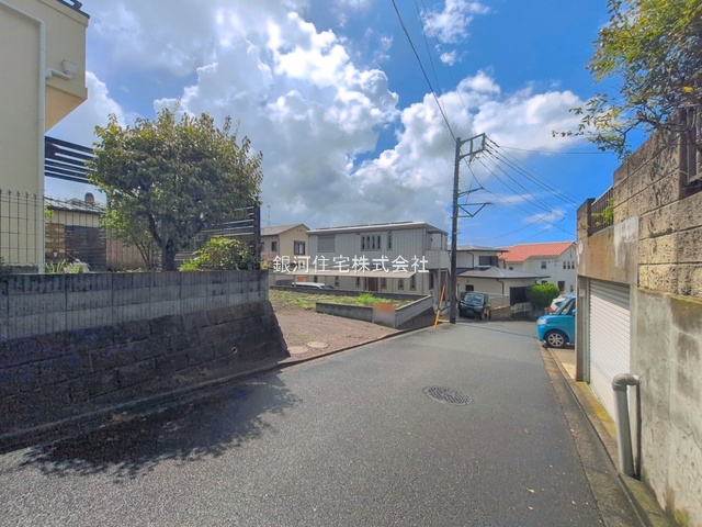 G00397409 神奈川県横浜市金沢区釜利谷西３丁目 新築一戸建て 5980万円 土地面積181.02m² (約54.75坪) 建物面積106.92m² (約32.34坪) 間取り４ＬＤＫ 築年月2027年02月【外観11】
