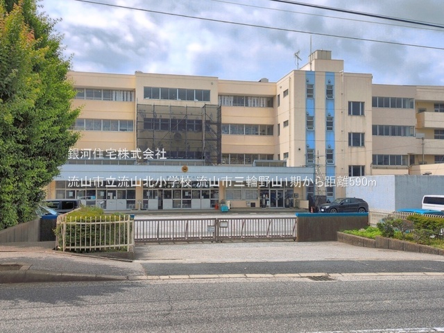 G00397459 千葉県流山市三輪野山１丁目 新築一戸建て 5499万円 土地面積109.32m² (約33.06坪) 建物面積106.40m² (約32.18坪) 間取り４ＬＤＫ 築年月2026年09月(築１年以内)【周辺環境】流山市立流山北小学校