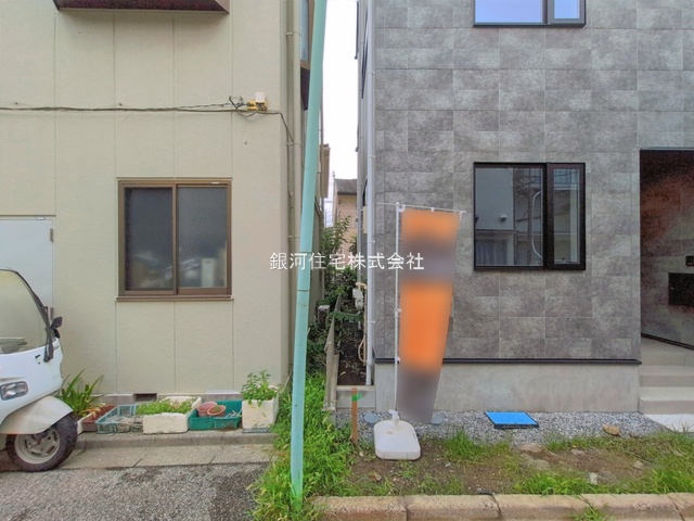 G00398192 東京都荒川区東尾久１丁目 新築一戸建て 8699万円 土地面積54.71m² (約16.54坪) 建物面積106.12m² (約32.10坪) 間取り４ＬＤＫ 築年月2026年05月(築１年以内)【外観7】