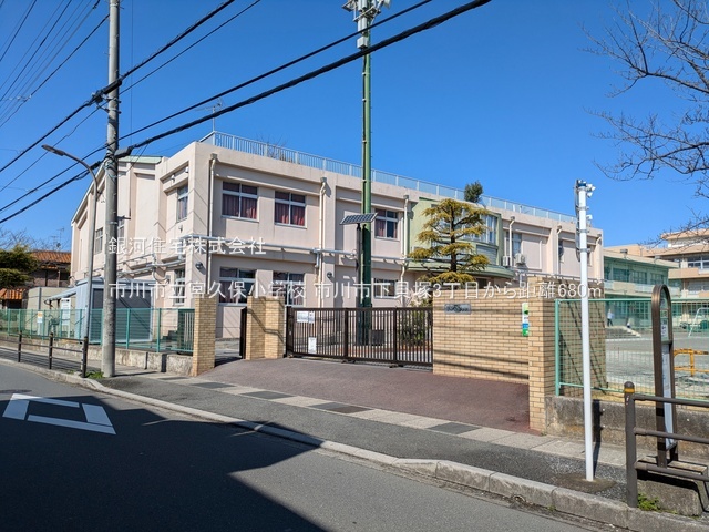 G00398367 千葉県市川市下貝塚３丁目 中古一戸建て 3549万円 土地面積148.78m² (約45.00坪) 建物面積82.66m² (約25.00坪) 間取り４ＬＤＫ 築年月2003年09月(築23年)【周辺環境】市川市立宮久保小学校