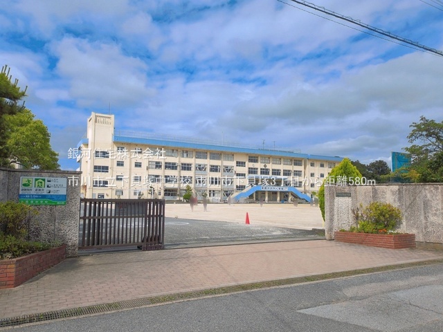 G00398367 千葉県市川市下貝塚３丁目 中古一戸建て 3549万円 土地面積148.78m² (約45.00坪) 建物面積82.66m² (約25.00坪) 間取り４ＬＤＫ 築年月2003年09月(築23年)【周辺環境】市川市立下貝塚中学校