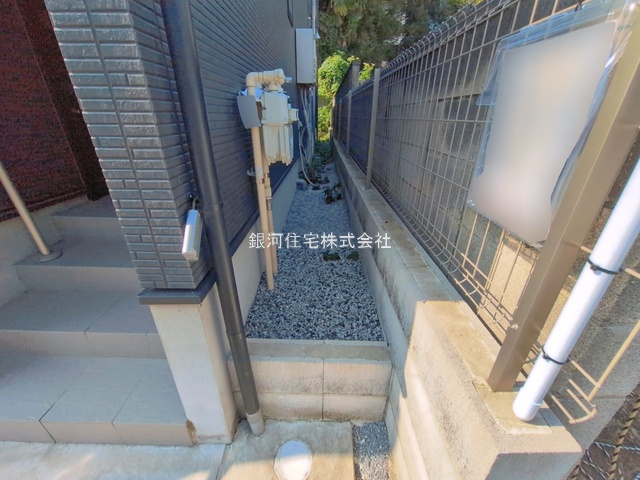 G00398467 千葉県鎌ヶ谷市東道野辺１丁目 中古一戸建て 3199万円 土地面積95.02m² (約28.74坪) 建物面積89.95m² (約27.20坪) 間取り４ＬＤＫ 築年月2023年06月(築3年)【外観6】