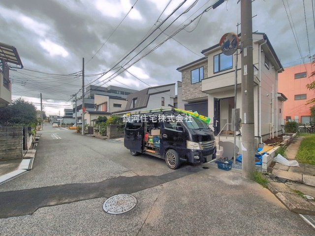 G00398509 千葉県流山市三輪野山１丁目 新築一戸建て 5099万円 土地面積121.30m² (約36.69坪) 建物面積112.32m² (約33.97坪) 間取り３ＳＬＤＫ 築年月2026年09月(築１年以内)【外観3】