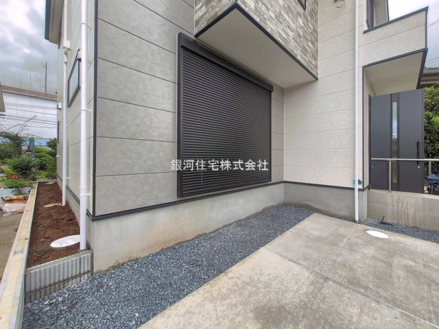 G00398509 千葉県流山市三輪野山１丁目 新築一戸建て 5099万円 土地面積121.30m² (約36.69坪) 建物面積112.32m² (約33.97坪) 間取り３ＳＬＤＫ 築年月2026年09月(築１年以内)【外観9】