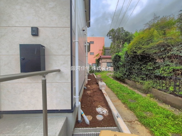 G00398509 千葉県流山市三輪野山１丁目 新築一戸建て 5099万円 土地面積121.30m² (約36.69坪) 建物面積112.32m² (約33.97坪) 間取り３ＳＬＤＫ 築年月2026年09月(築１年以内)【外観12】