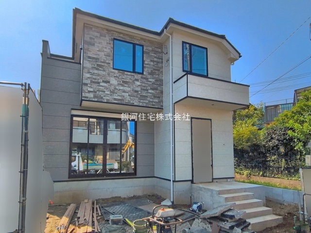 G00398509 千葉県流山市三輪野山１丁目 新築一戸建て 5099万円 土地面積121.30m² (約36.69坪) 建物面積112.32m² (約33.97坪) 間取り３ＳＬＤＫ 築年月2026年09月(築１年以内)【外観14】