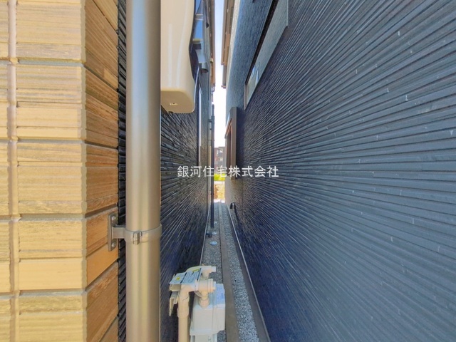 G00398510 神奈川県横浜市金沢区柳町 新築一戸建て 7298万円 土地面積131.22m² (約39.69坪) 建物面積101.85m² (約30.80坪) 間取り４ＬＤＫ 築年月2026年07月(築１年以内)【外観7】