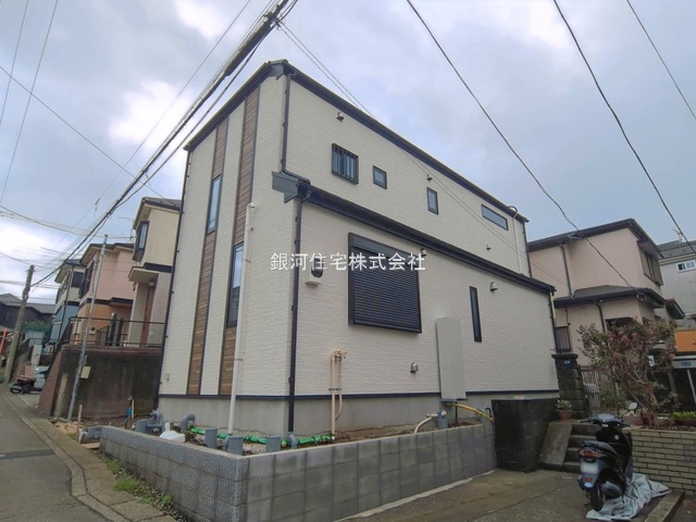 G00398512 神奈川県横浜市戸塚区汲沢５丁目 新築一戸建て 5798万円 土地面積100.63m² (約30.44坪) 建物面積99.36m² (約30.05坪) 間取り４ＬＤＫ 築年月2026年09月(築１年以内)【外観5】