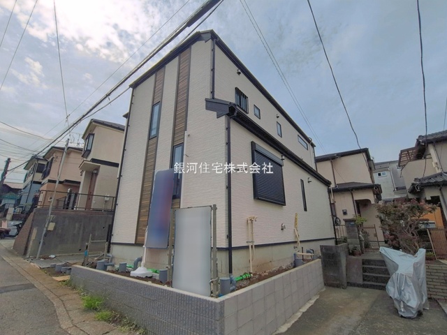 G00398512 神奈川県横浜市戸塚区汲沢５丁目 新築一戸建て 5798万円 土地面積100.63m² (約30.44坪) 建物面積99.36m² (約30.05坪) 間取り４ＬＤＫ 築年月2026年09月(築１年以内)【外観11】