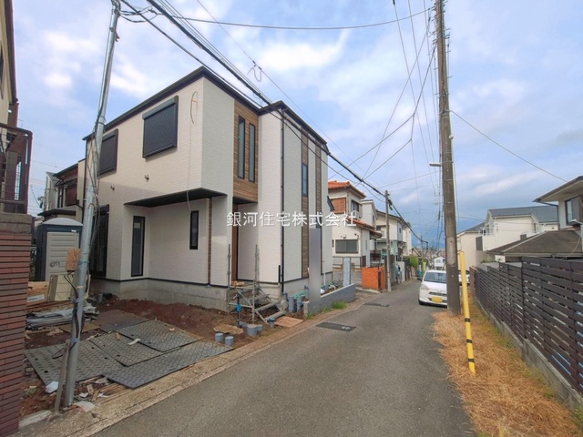 G00398512 神奈川県横浜市戸塚区汲沢５丁目 新築一戸建て 5798万円 土地面積100.63m² (約30.44坪) 建物面積99.36m² (約30.05坪) 間取り４ＬＤＫ 築年月2026年09月(築１年以内)【外観12】