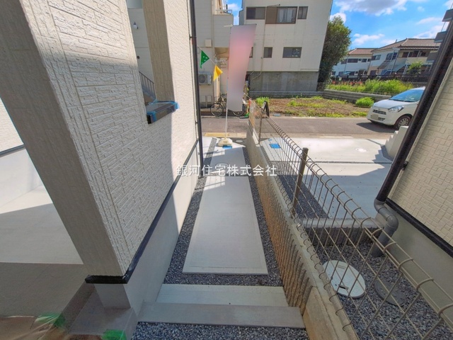 G00398513 埼玉県草加市草加５丁目 新築一戸建て 4880万円 土地面積82.57m² (約24.97坪) 建物面積89.22m² (約26.98坪) 間取り３ＬＤＫ 築年月2026年08月(築１年以内)【外観8】