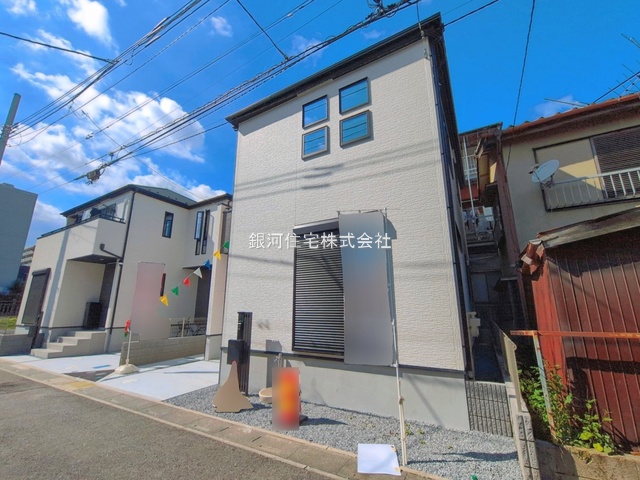 G00398513 埼玉県草加市草加５丁目 新築一戸建て 4880万円 土地面積82.57m² (約24.97坪) 建物面積89.22m² (約26.98坪) 間取り３ＬＤＫ 築年月2026年08月(築１年以内)【外観11】