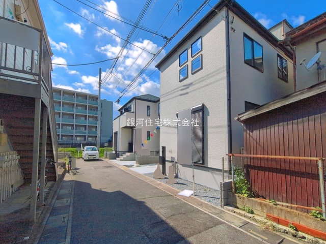 G00398513 埼玉県草加市草加５丁目 新築一戸建て 4880万円 土地面積82.57m² (約24.97坪) 建物面積89.22m² (約26.98坪) 間取り３ＬＤＫ 築年月2026年08月(築１年以内)【外観12】
