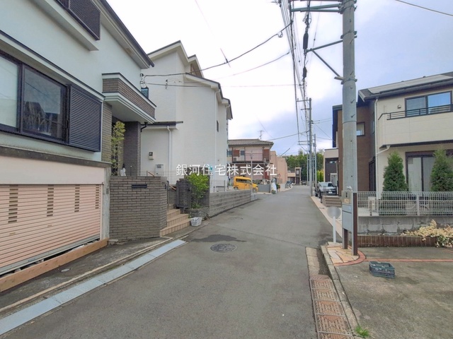 G00398863 東京都西東京市栄町２丁目 新築一戸建て 6499万円 土地面積104.75m² (約31.68坪) 建物面積84.25m² (約25.48坪) 間取り３ＬＤＫ 築年月2026年06月(築１年以内)【外観3】