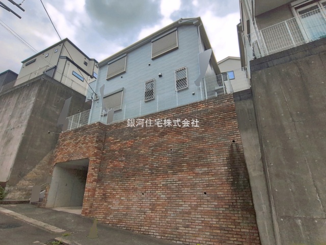 G00398930 神奈川県横浜市緑区三保町 中古一戸建て 4580万円 土地面積128.81m² (約38.96坪) 建物面積90.26m² (約27.30坪) 間取り３ＬＤＫ 築年月2007年06月(築19年)【外観2】