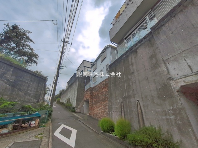 G00398930 神奈川県横浜市緑区三保町 中古一戸建て 4580万円 土地面積128.81m² (約38.96坪) 建物面積90.26m² (約27.30坪) 間取り３ＬＤＫ 築年月2007年06月(築19年)【外観3】