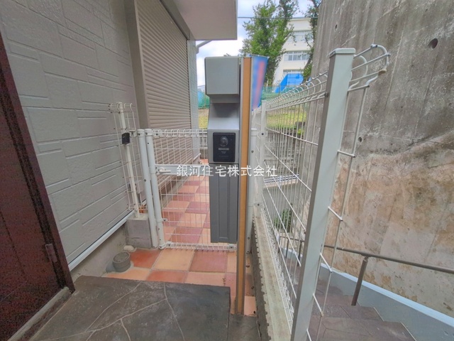 G00398930 神奈川県横浜市緑区三保町 中古一戸建て 4580万円 土地面積128.81m² (約38.96坪) 建物面積90.26m² (約27.30坪) 間取り３ＬＤＫ 築年月2007年06月(築19年)【外観5】