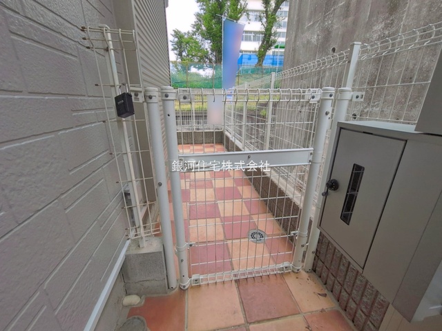 G00398930 神奈川県横浜市緑区三保町 中古一戸建て 4580万円 土地面積128.81m² (約38.96坪) 建物面積90.26m² (約27.30坪) 間取り３ＬＤＫ 築年月2007年06月(築19年)【外観6】