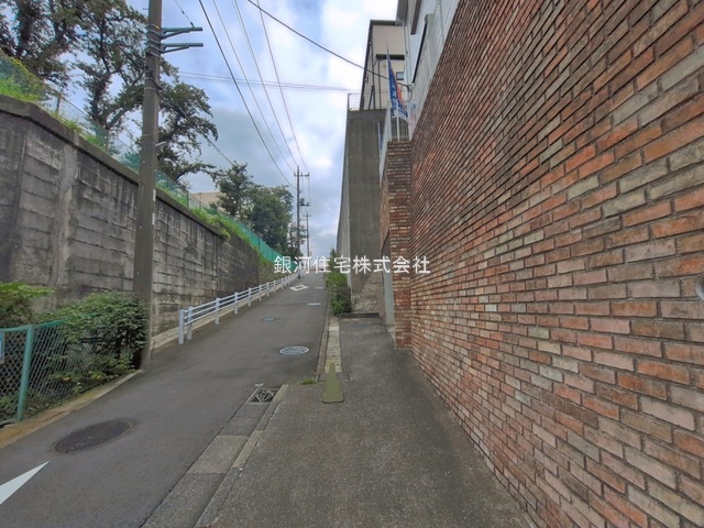 G00398930 神奈川県横浜市緑区三保町 中古一戸建て 4580万円 土地面積128.81m² (約38.96坪) 建物面積90.26m² (約27.30坪) 間取り３ＬＤＫ 築年月2007年06月(築19年)【外観9】