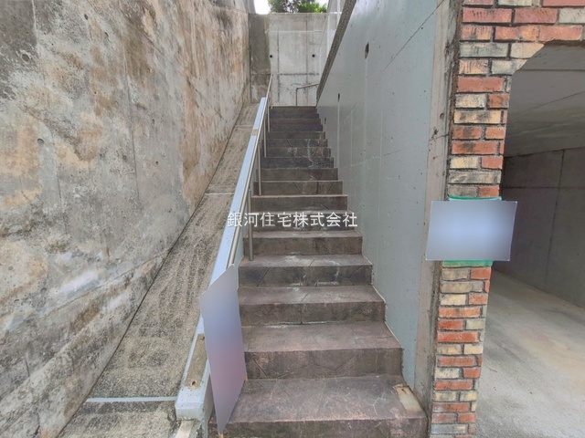 G00398930 神奈川県横浜市緑区三保町 中古一戸建て 4580万円 土地面積128.81m² (約38.96坪) 建物面積90.26m² (約27.30坪) 間取り３ＬＤＫ 築年月2007年06月(築19年)【外観12】