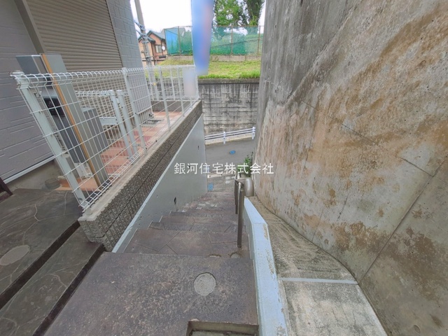 G00398930 神奈川県横浜市緑区三保町 中古一戸建て 4580万円 土地面積128.81m² (約38.96坪) 建物面積90.26m² (約27.30坪) 間取り３ＬＤＫ 築年月2007年06月(築19年)【外観14】