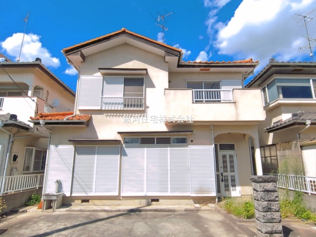 G00399266 埼玉県鴻巣市吹上富士見１丁目 中古一戸建て 799万円 土地面積105.85m² (約32.01坪) 建物面積93.57m² (約28.30坪) 間取り４ＬＤＫ 築年月1988年09月(築38年)【外観8】