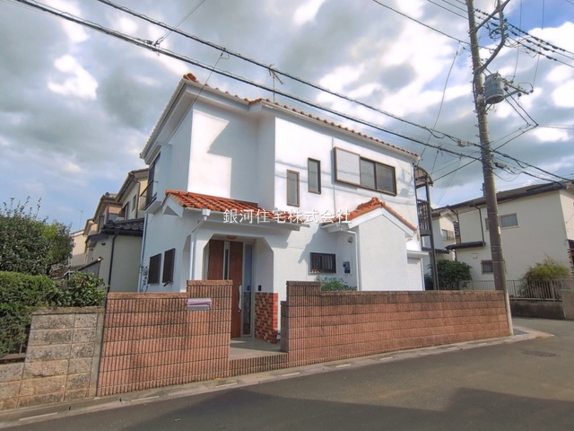 G00399542 埼玉県鶴ヶ島市大字中新田 中古一戸建て 1749万円 土地面積101.67m² (約30.75坪) 建物面積79.99m² (約24.19坪) 間取り４ＤＫ 築年月1985年04月(築41年)【外観2】
